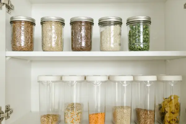 Maneiras de equilibrar organização e estética na cozinha de forma prática 
